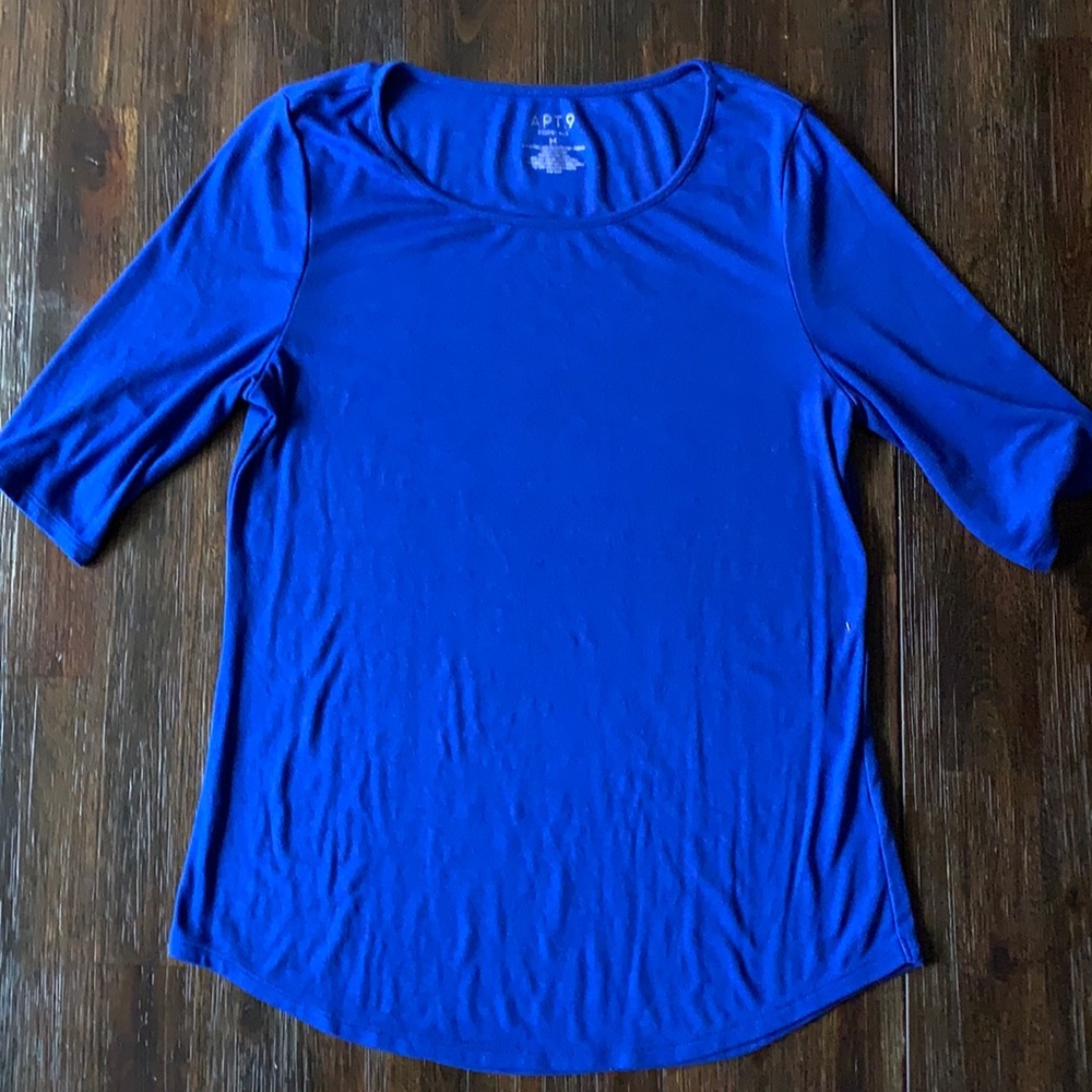 Royal blue medium top with sleeves.